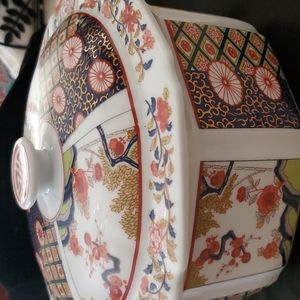 VINTAGE HAND PAINTED SERVING DISH WITH THE LID.